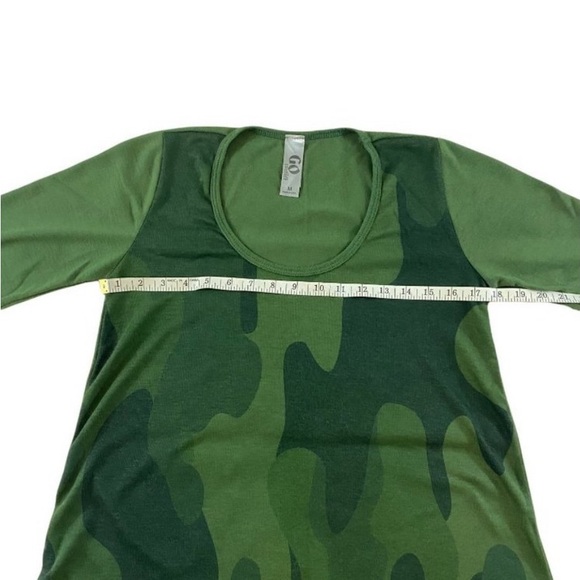 Go Couture Green Camo Print Relaxed Long Sleeve top - NWOT - Medium - Picture 11 of 15